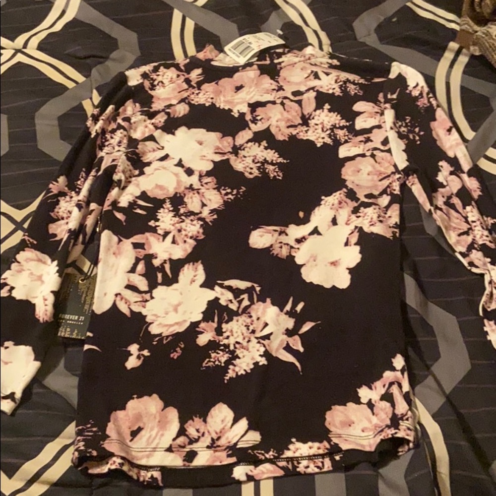 Forever 21 Size Small Blouse with flower designs